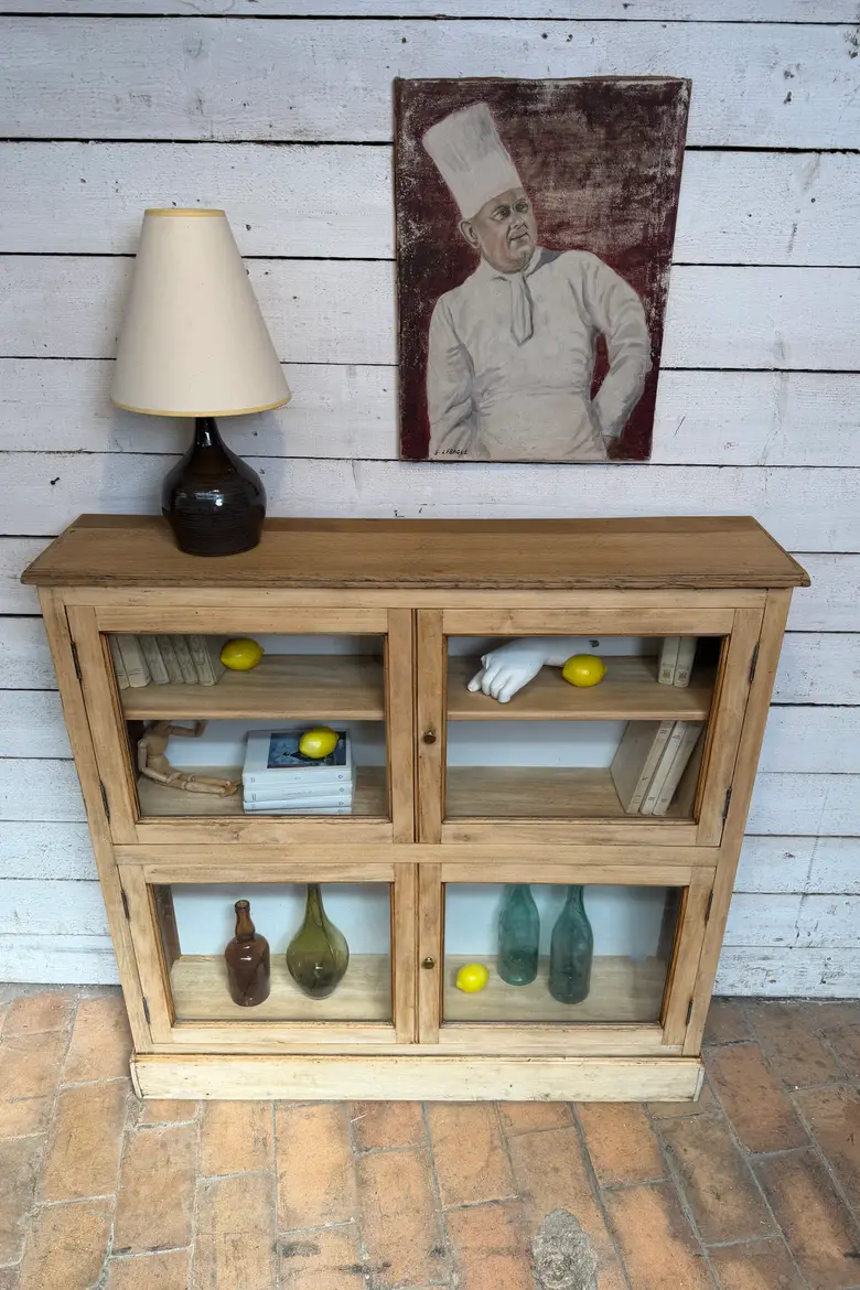 Petite vitrine 4 portes
