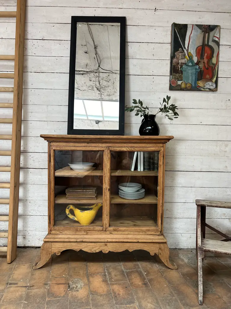 Petite vitrine en chêne de style Louis XV