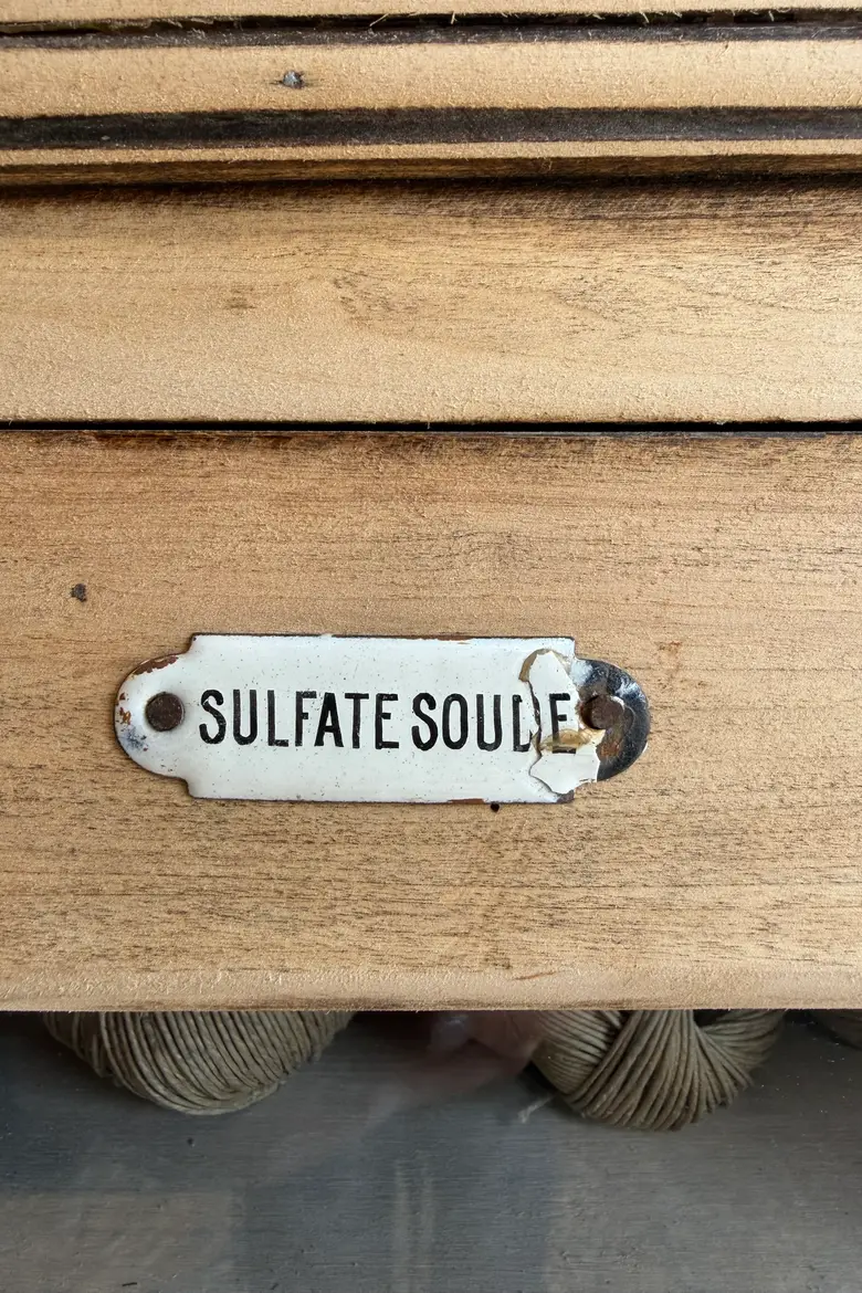 Petite vitrine en peuplier – XIXe