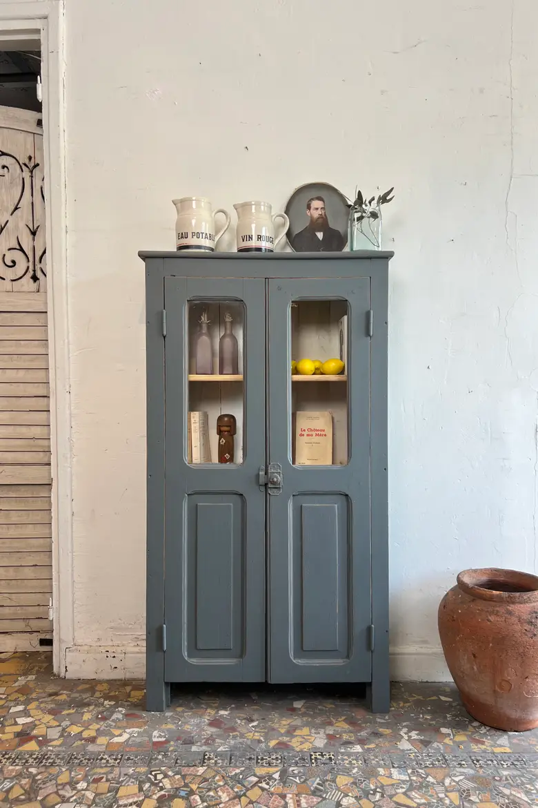 Petite vitrine en sapin peinte en gris