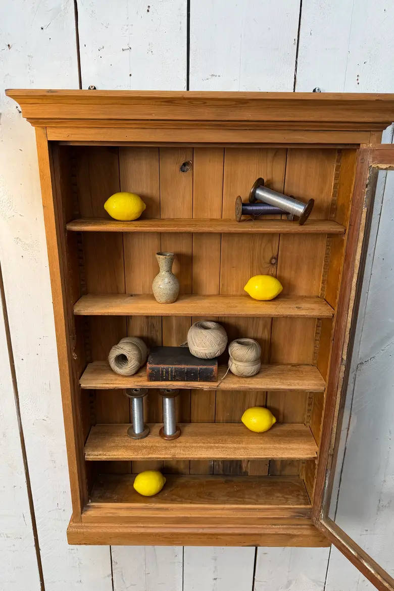 Petite vitrine murale en sapin