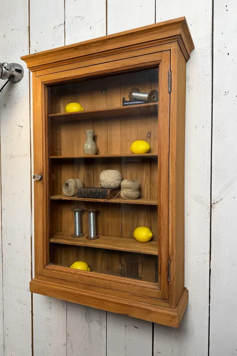 Petite vitrine murale en sapin