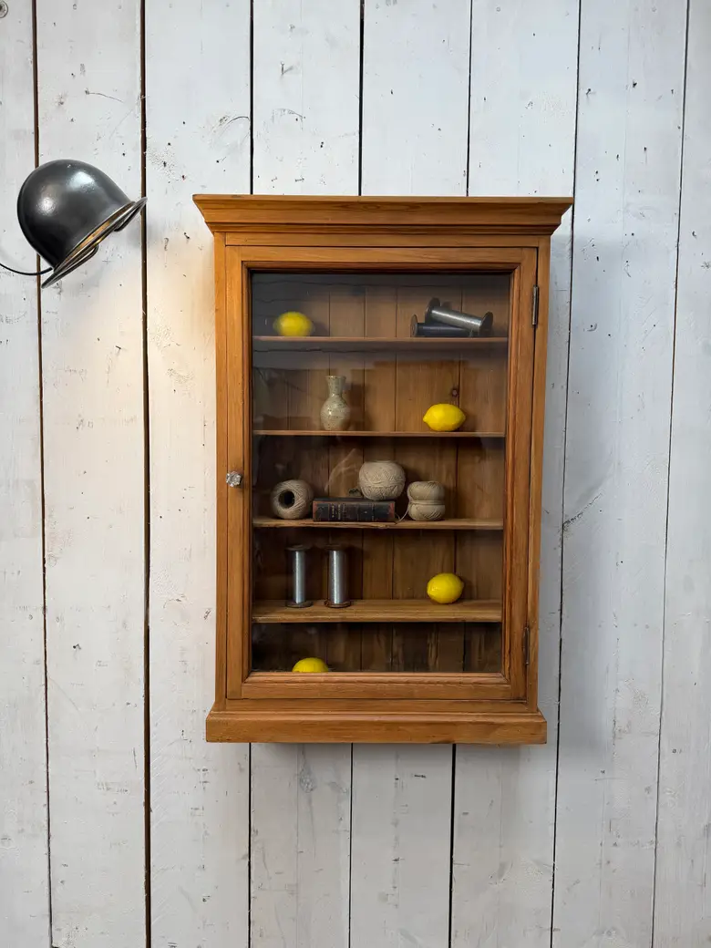 Petite vitrine murale en sapin