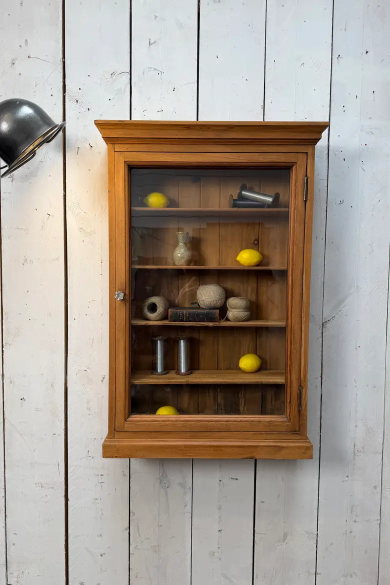 Petite vitrine murale en sapin