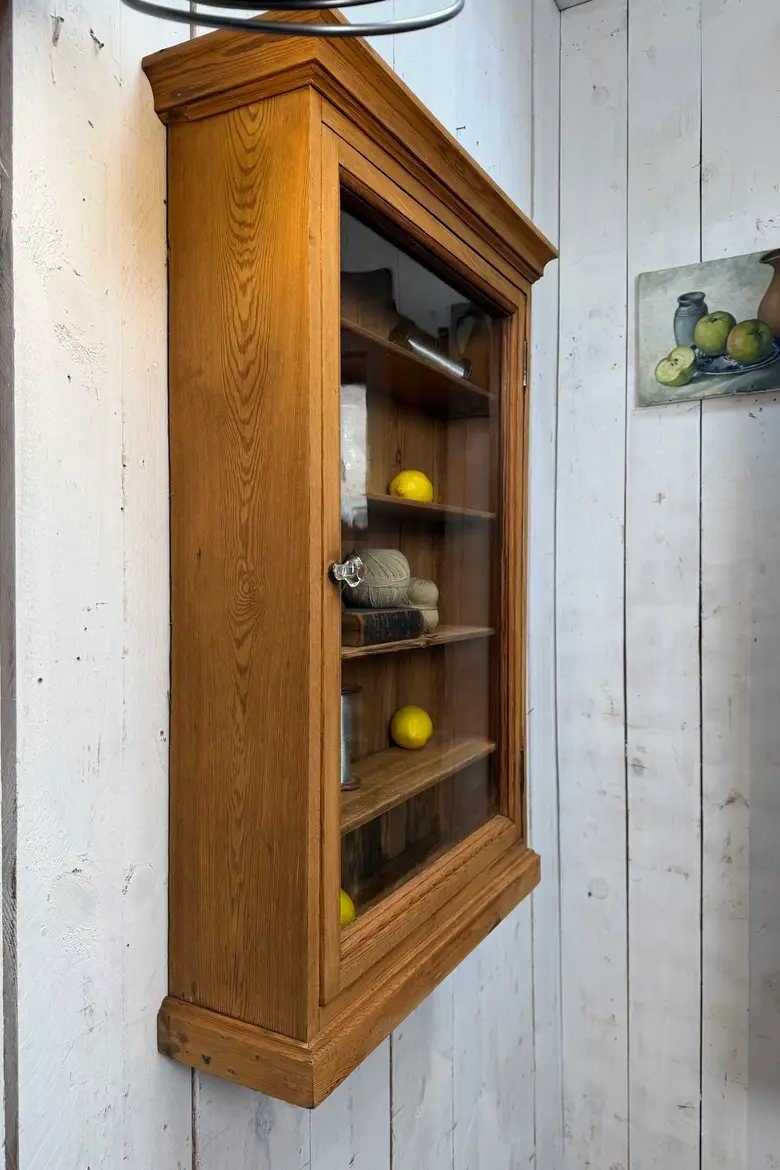 Petite vitrine murale en sapin