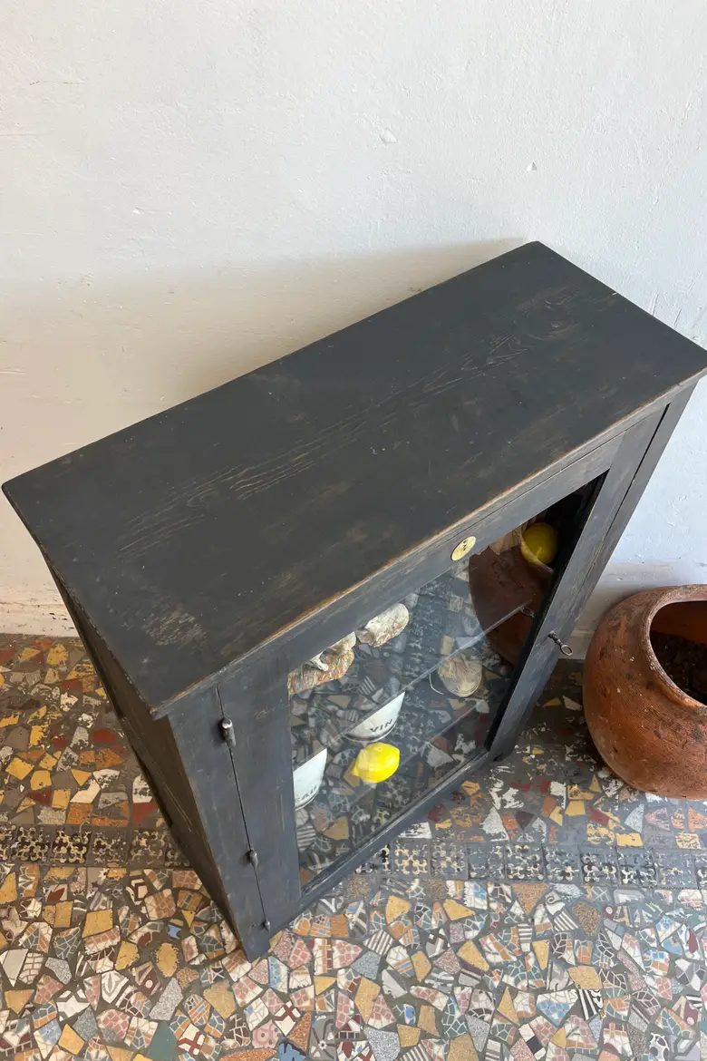 Petite vitrine noire