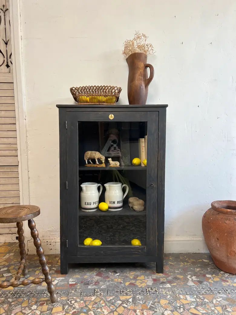 Petite vitrine noire