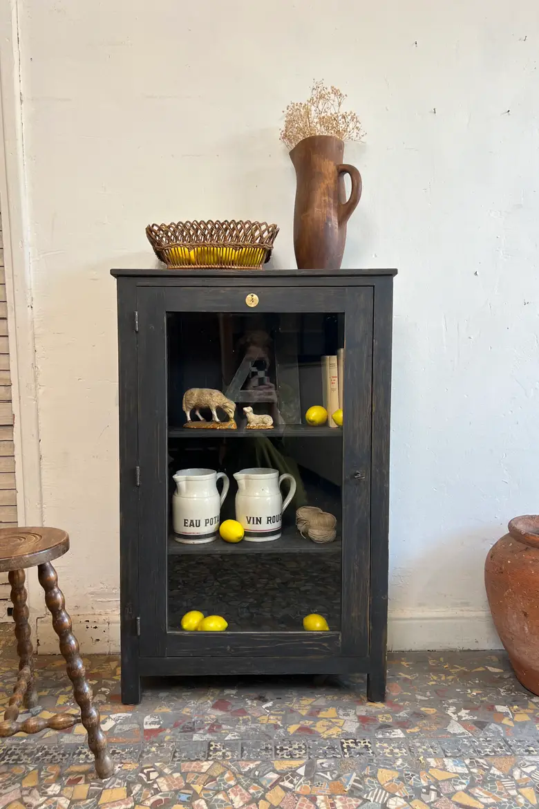 Petite vitrine noire
