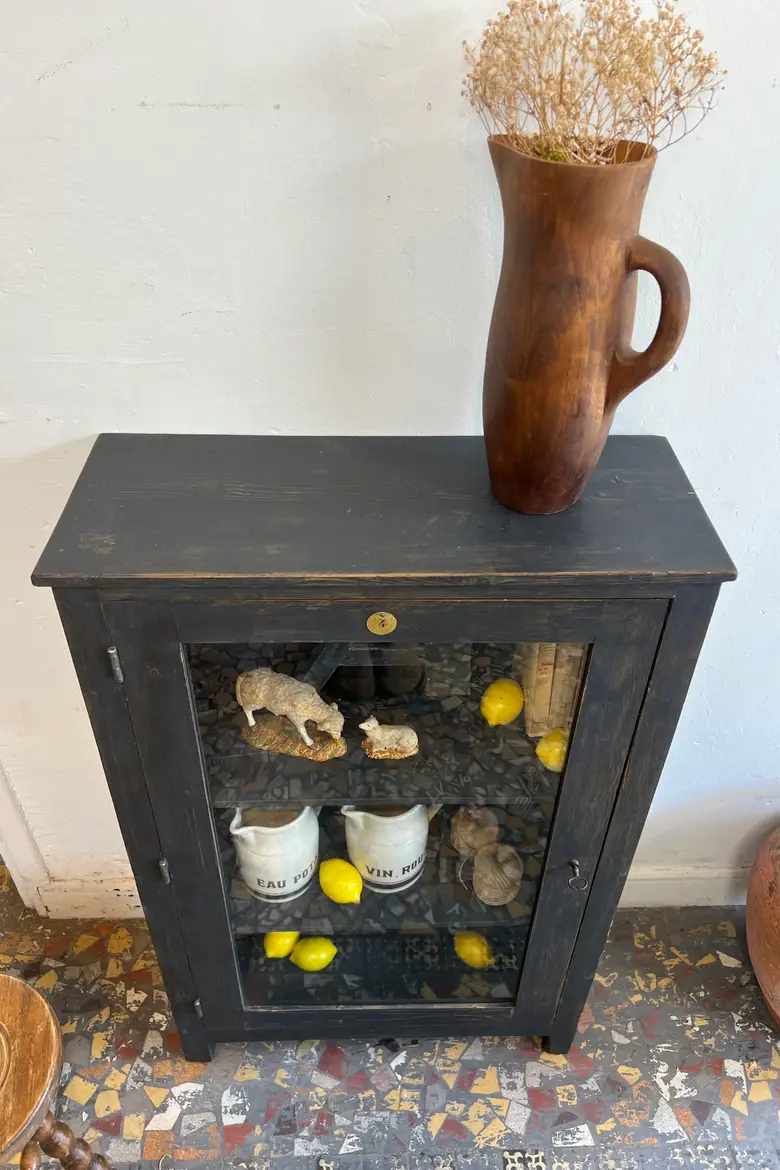 Petite vitrine noire