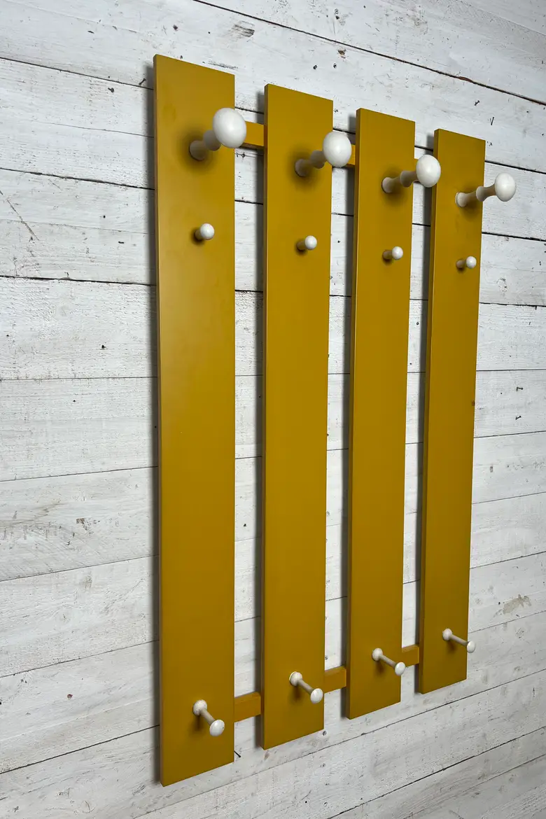 Porte-manteau vintage jaune