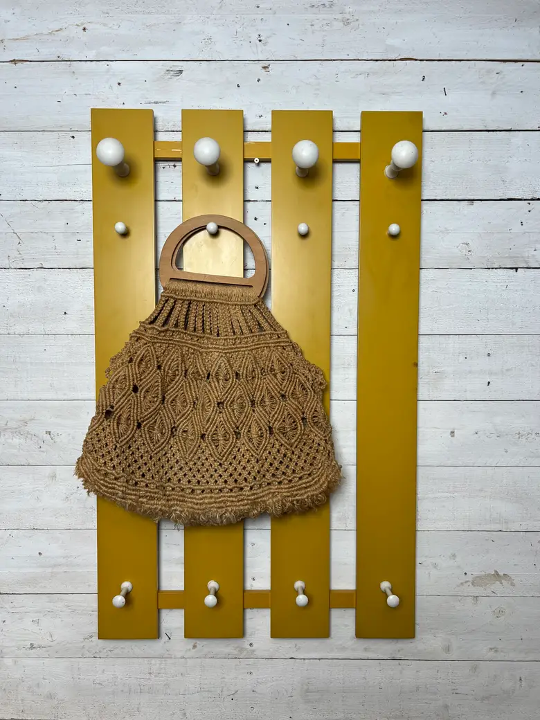 Porte-manteau vintage jaune
