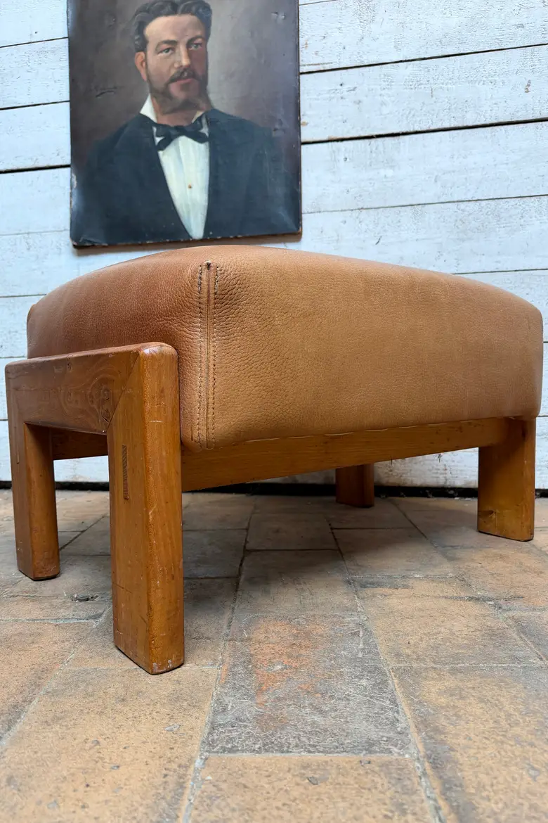 Pouf en cuir et orme – années 80