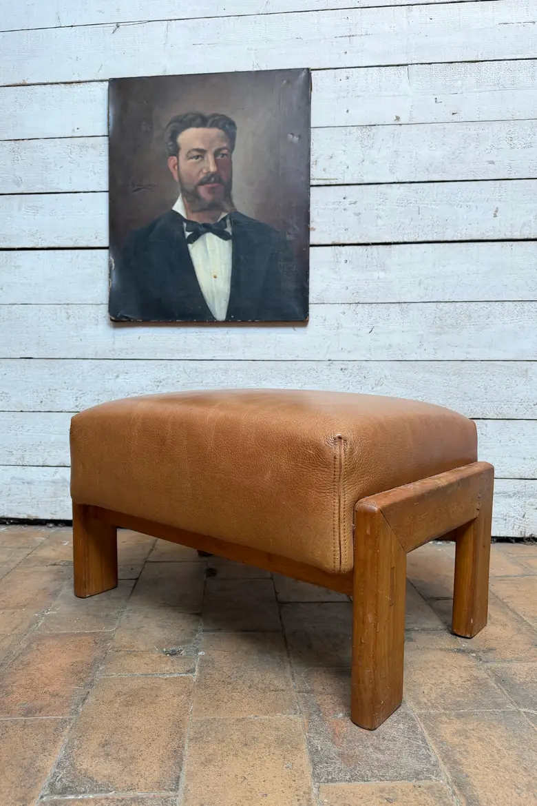 Pouf en cuir et orme – années 80