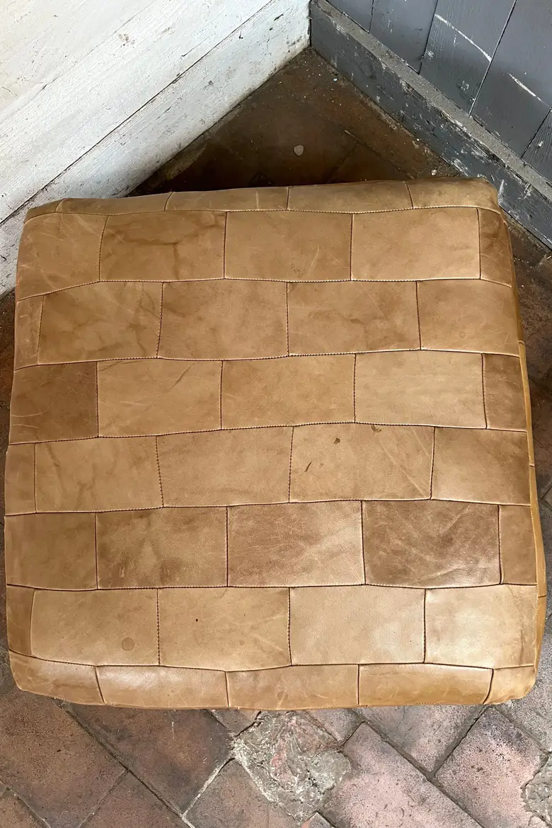 Pouf en cuir vintage 1980