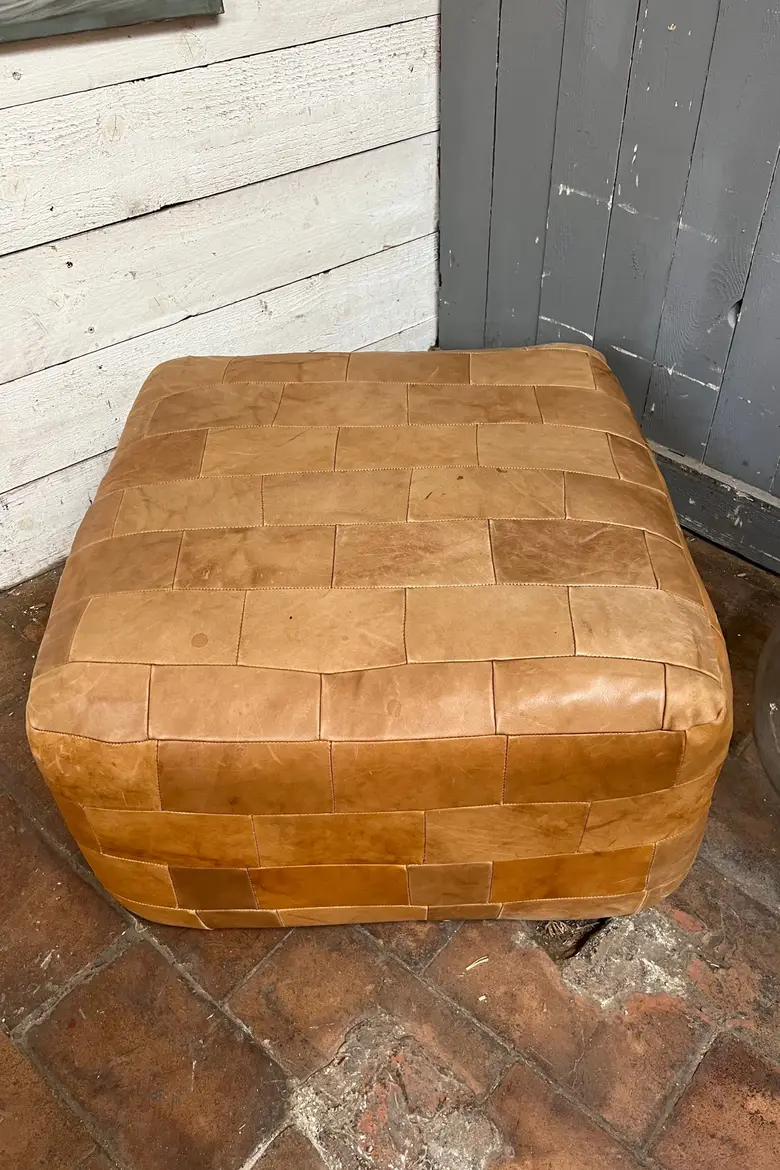 Pouf en cuir vintage 1980