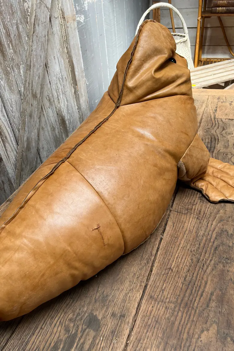 Pouf otarie vintage en cuir Années 70