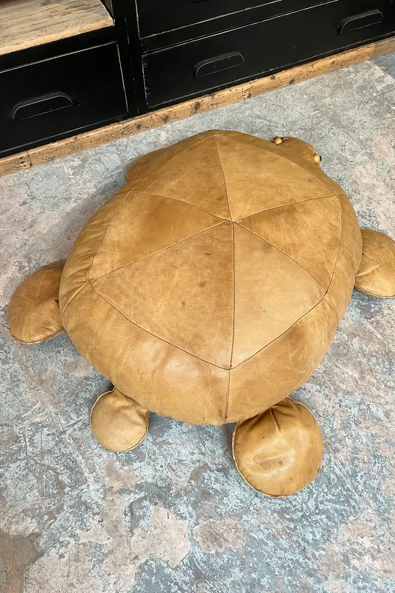 Pouf tortue vintage en cuir Années 80