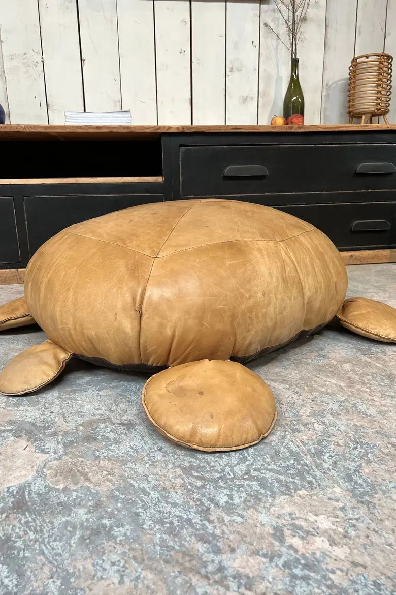 Pouf tortue vintage en cuir Années 80