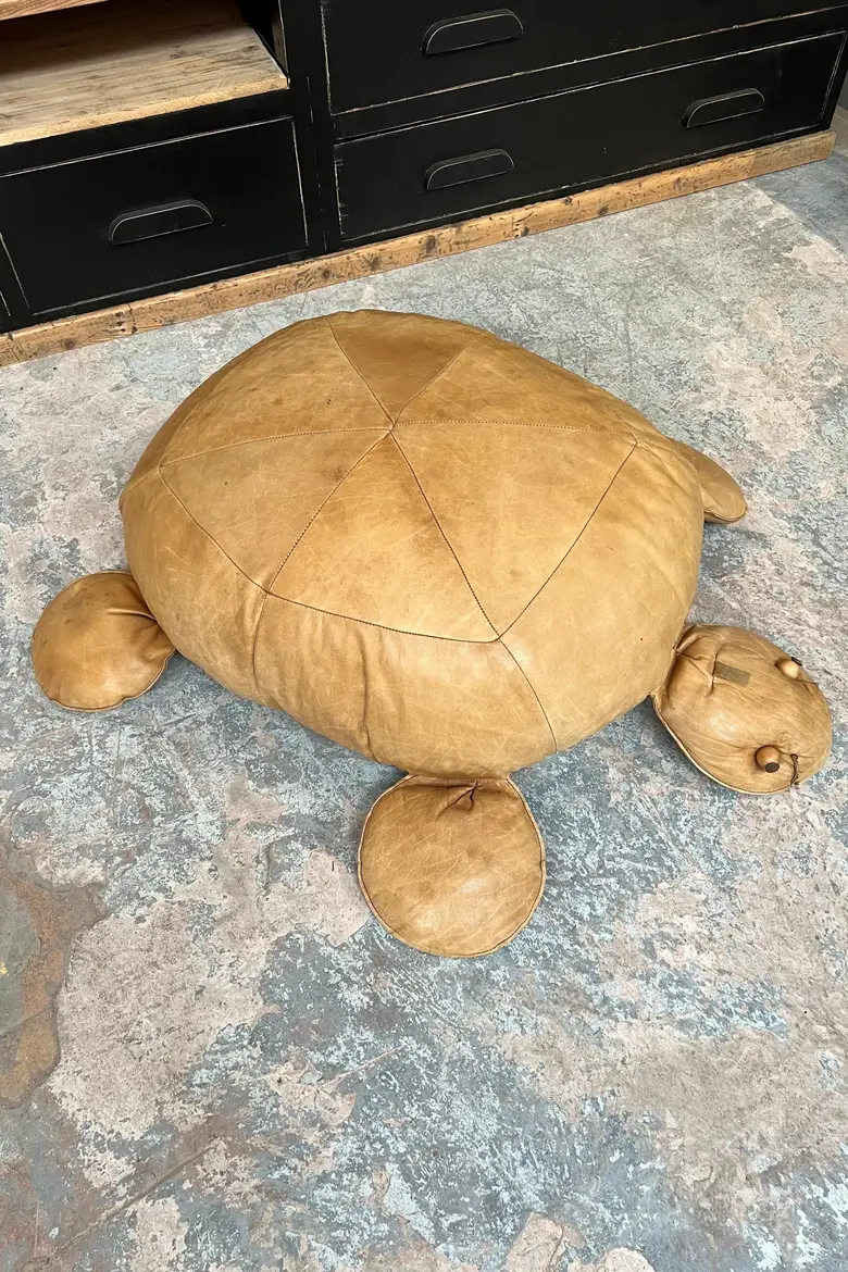 Pouf tortue vintage en cuir Années 80
