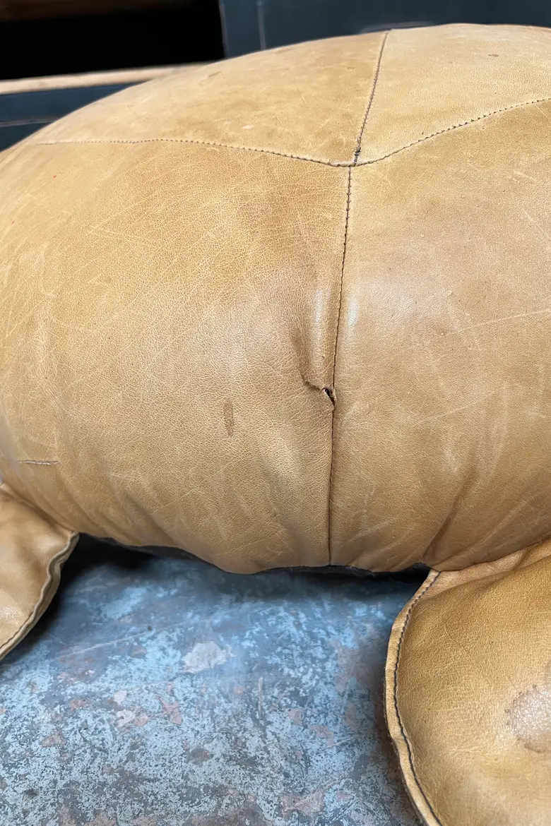 Pouf tortue vintage en cuir Années 80