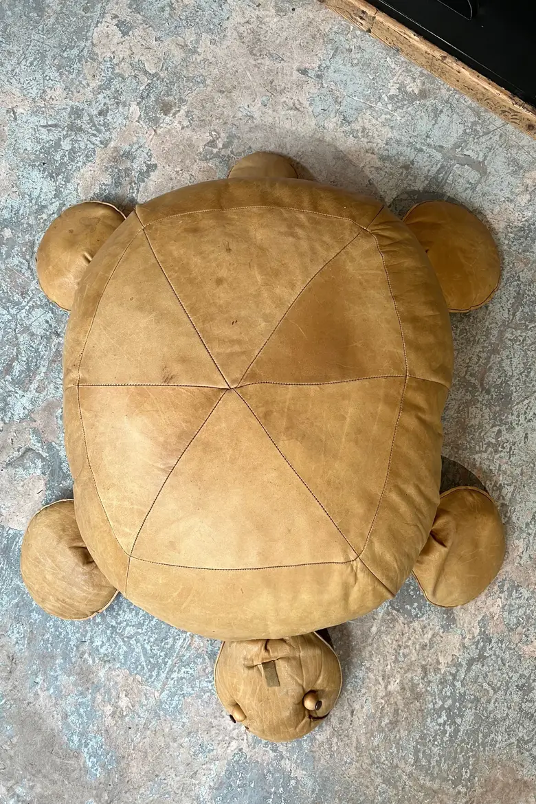 Pouf tortue vintage en cuir Années 80