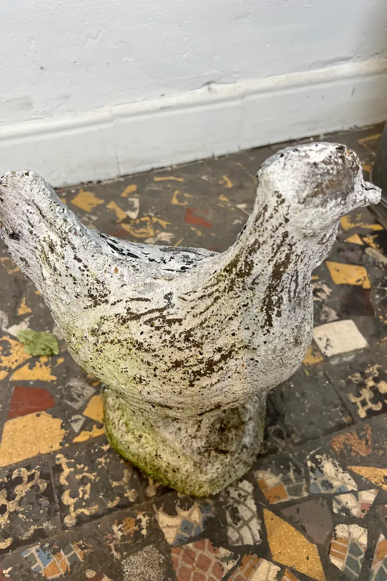 Poule décorative en béton – années 80