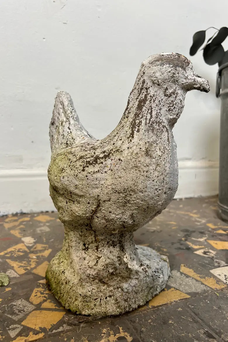 Poule décorative en béton – années 80