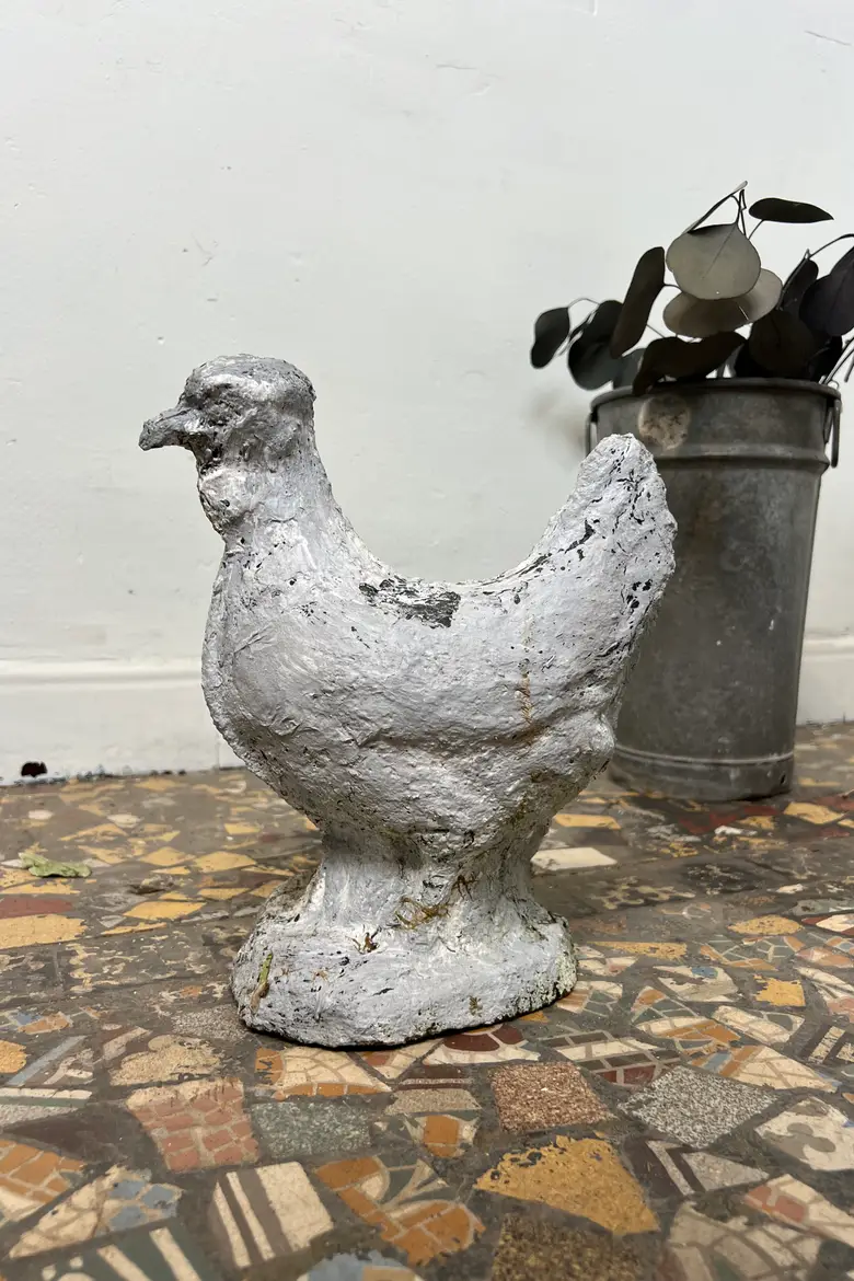Poule décorative en béton – années 80