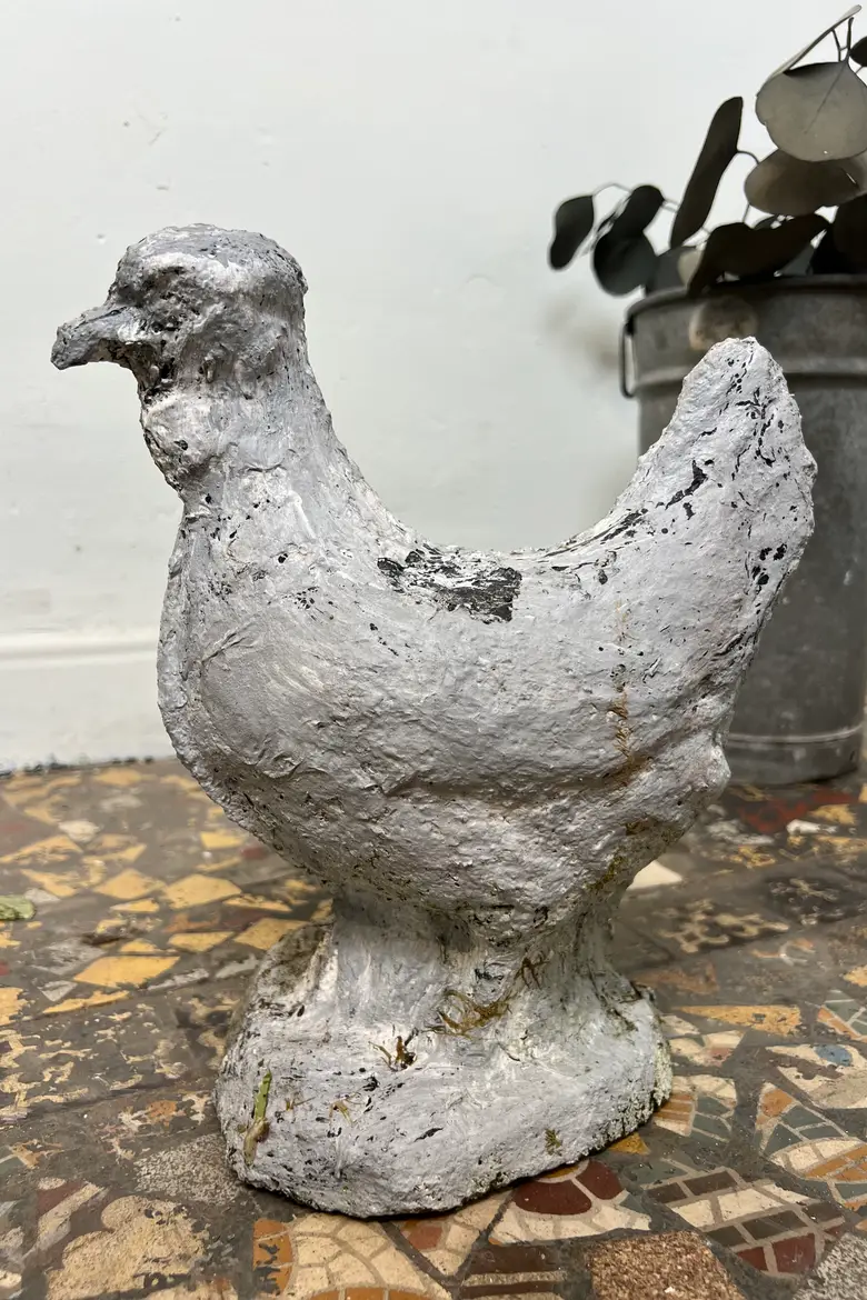 Poule décorative en béton – années 80