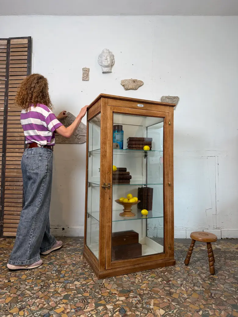 Rare vitrine de musée en chêne – vers 1900