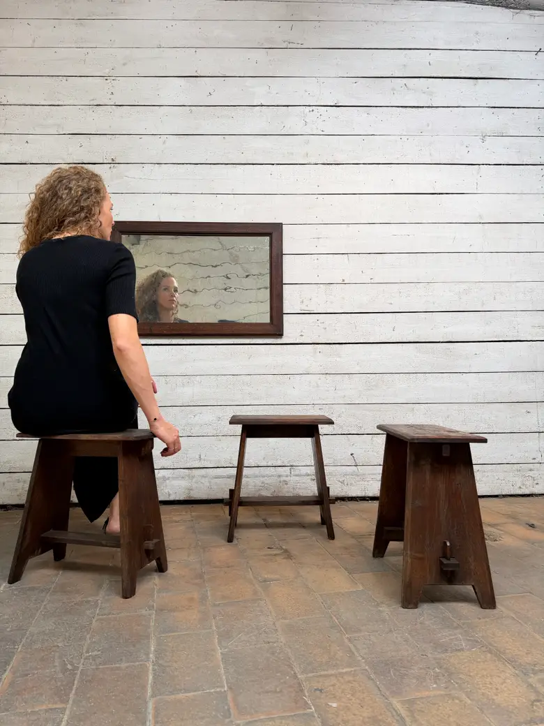 Série de 3 tabourets en chêne — Série de 3 tabourets en chêne