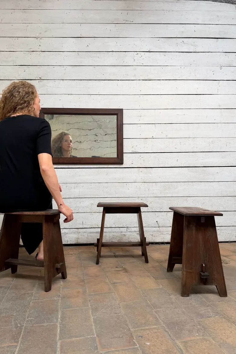 Série de 3 tabourets en chêne — Série de 3 tabourets en chêne