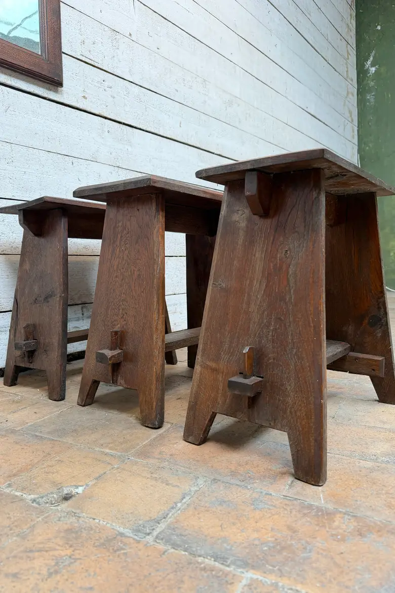 Série de 3 tabourets en chêne