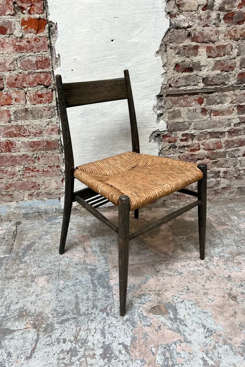 Série de 8 chaises vintage en bois dans le goût de Gio Ponti