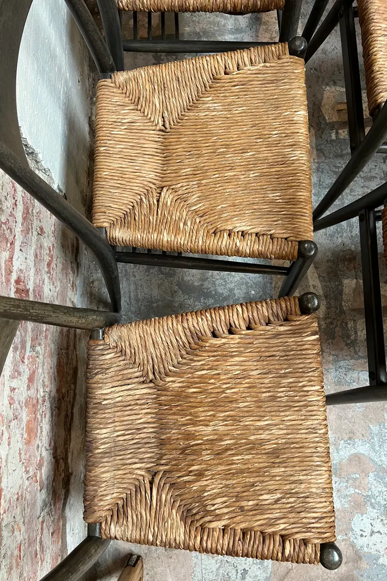 Série de 8 chaises vintage en bois dans le goût de Gio Ponti