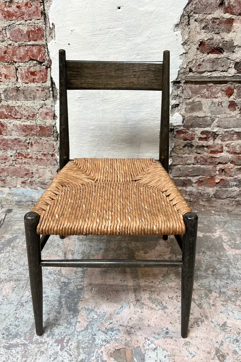 Série de 8 chaises vintage en bois dans le goût de Gio Ponti