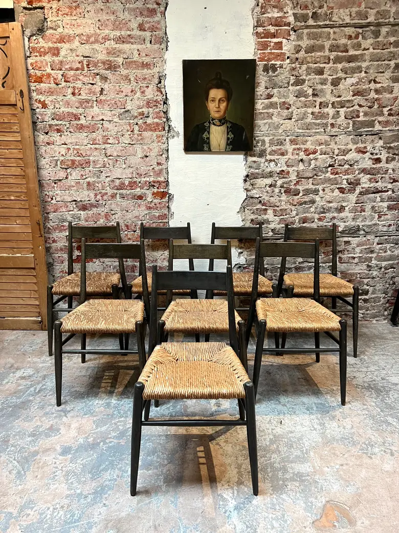 Série de 8 chaises vintage en bois dans le goût de Gio Ponti