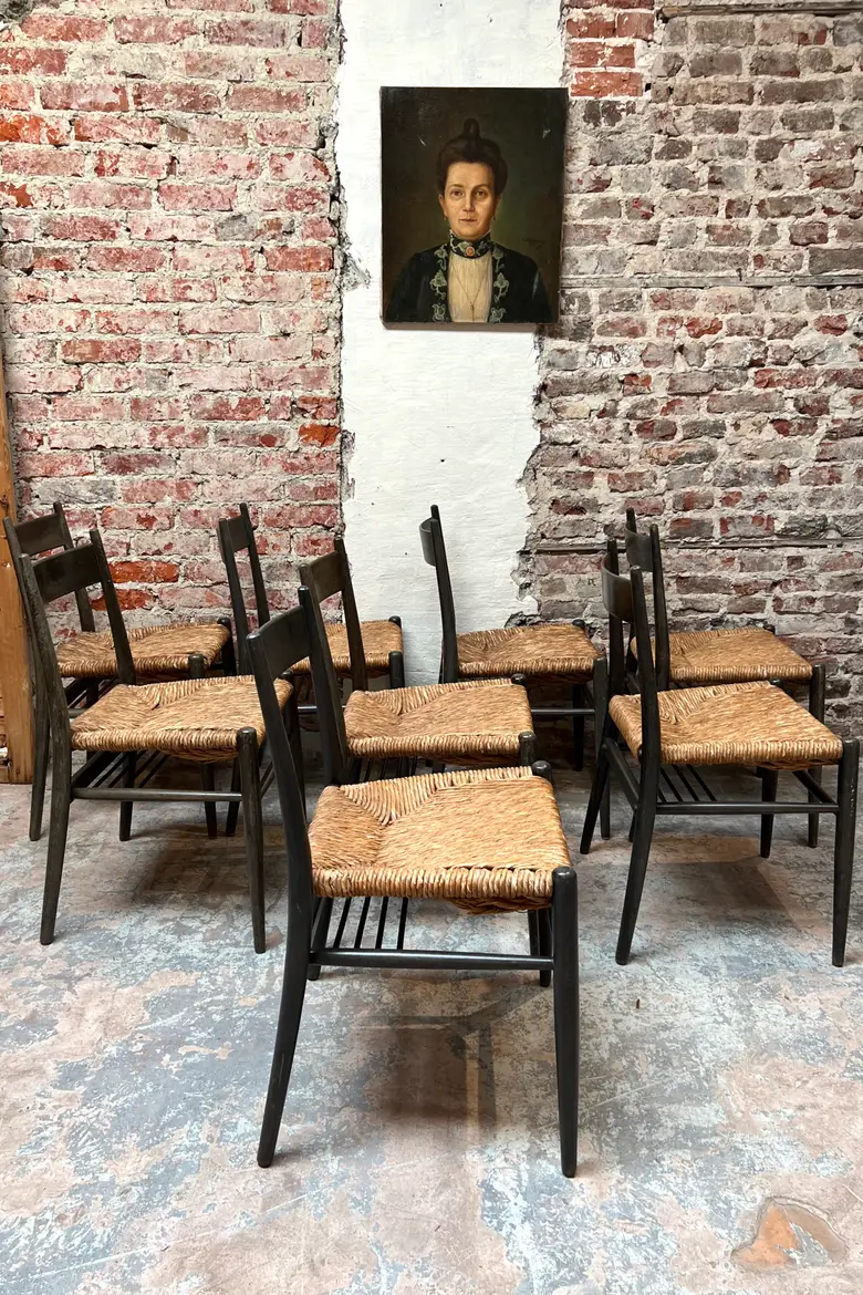 Série de 8 chaises vintage en bois dans le goût de Gio Ponti