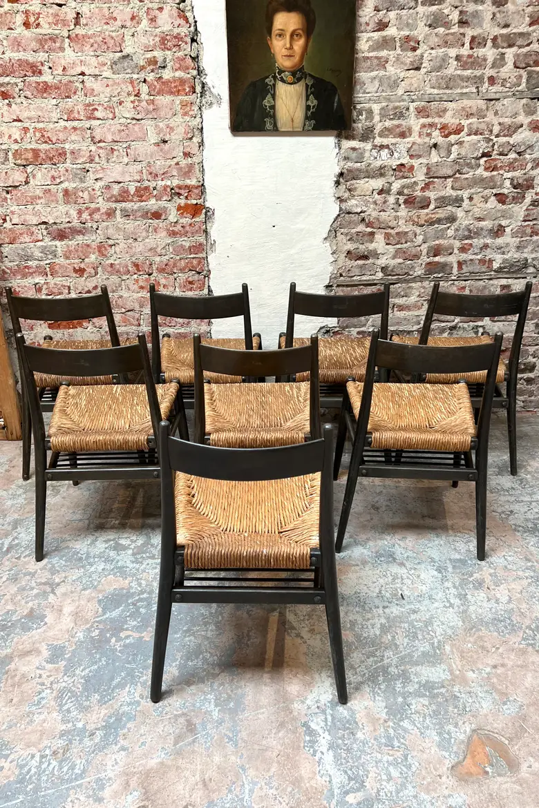Série de 8 chaises vintage en bois dans le goût de Gio Ponti