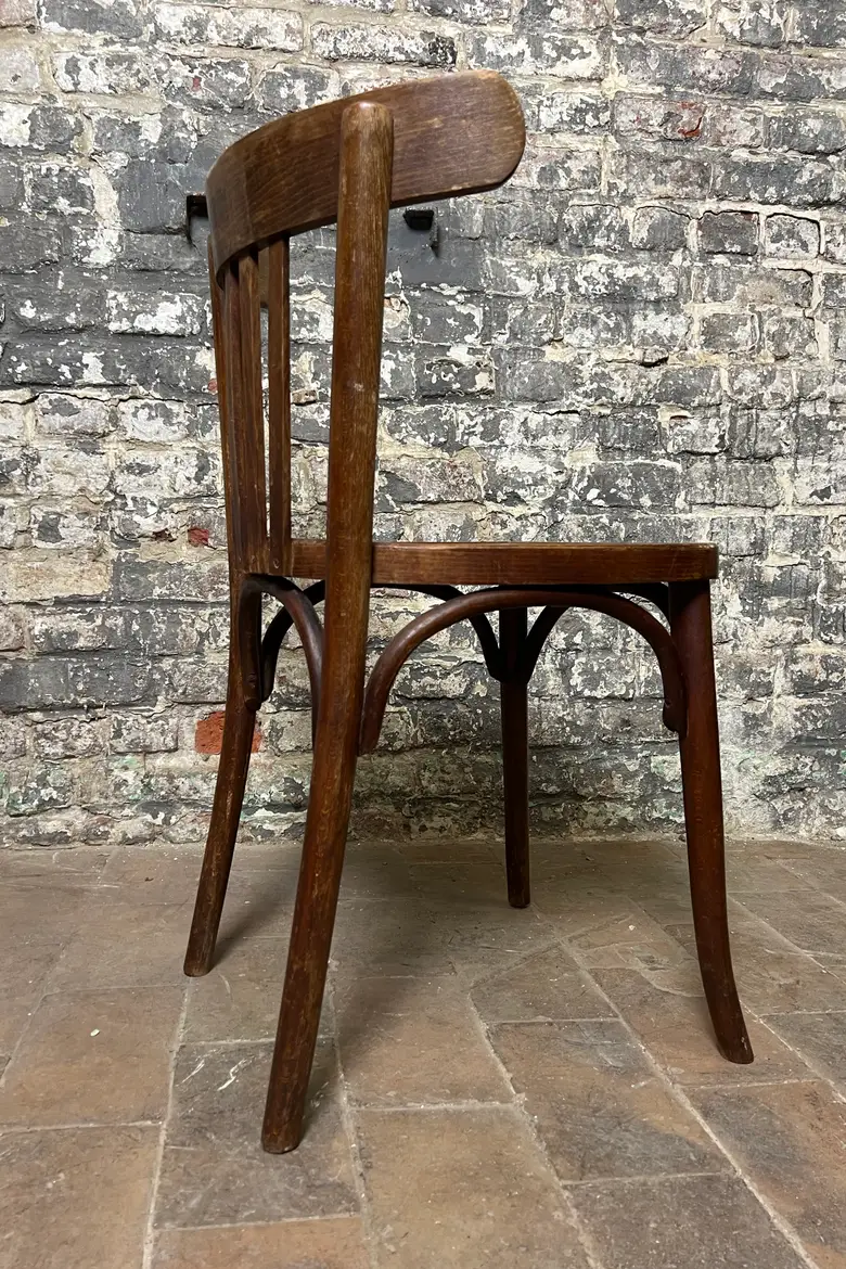 Série de huit chaises bistrot