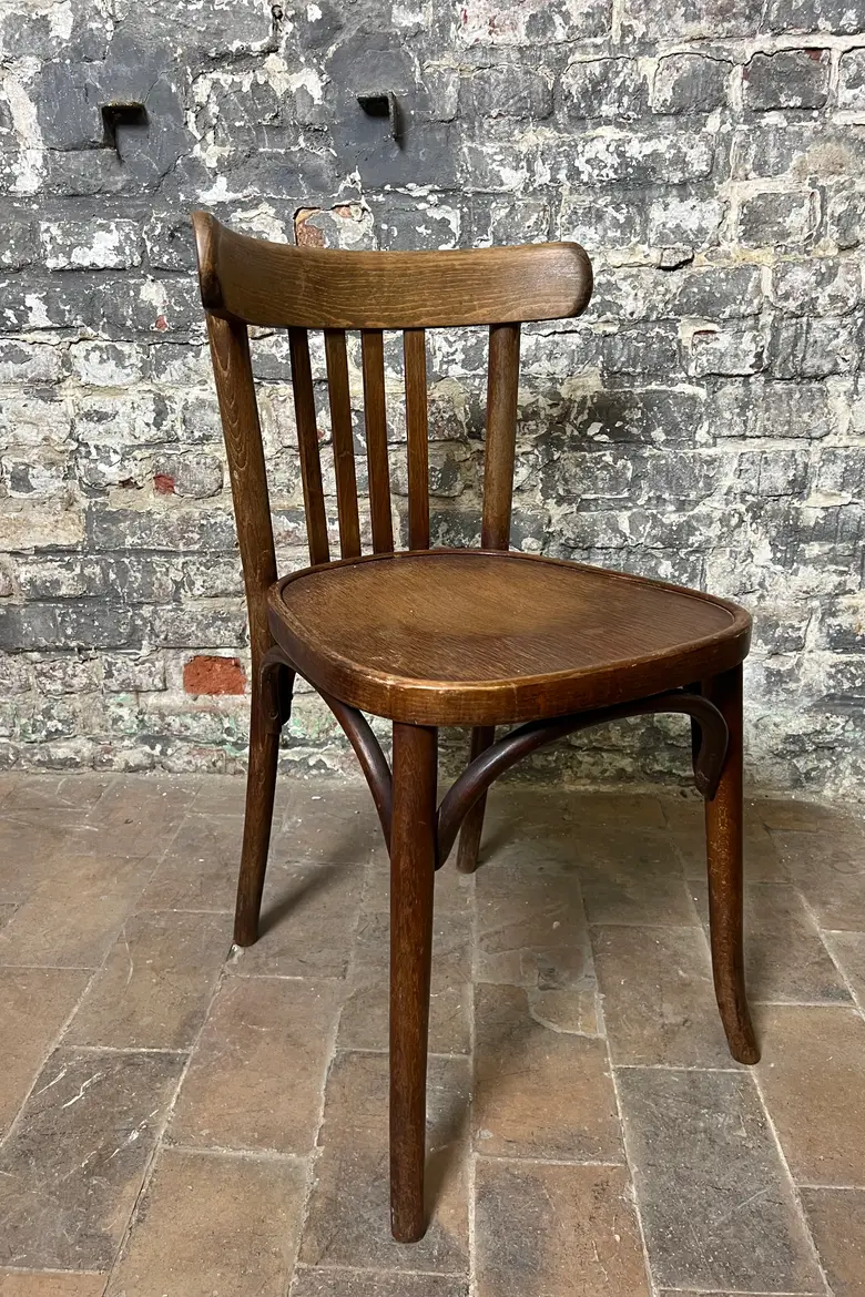 Série de huit chaises bistrot