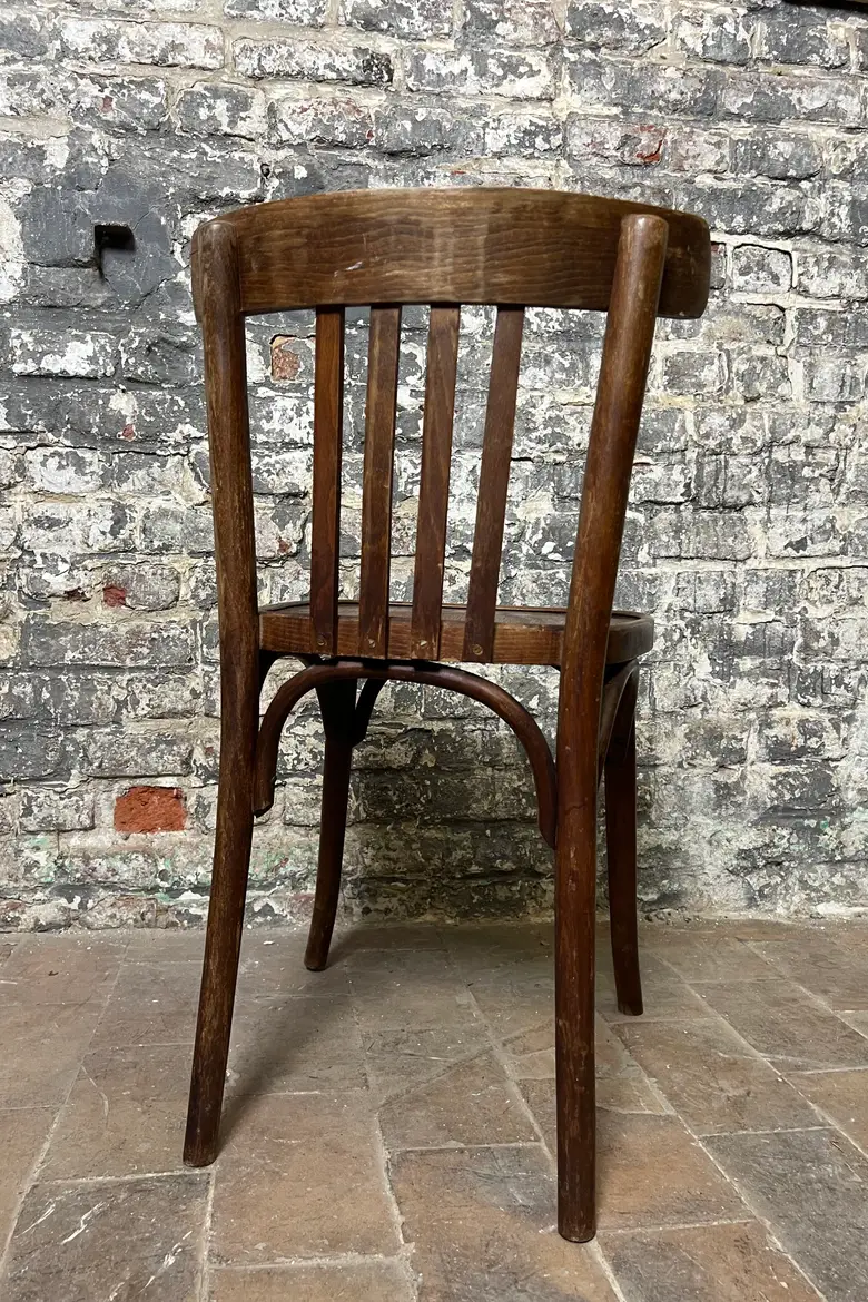 Série de huit chaises bistrot