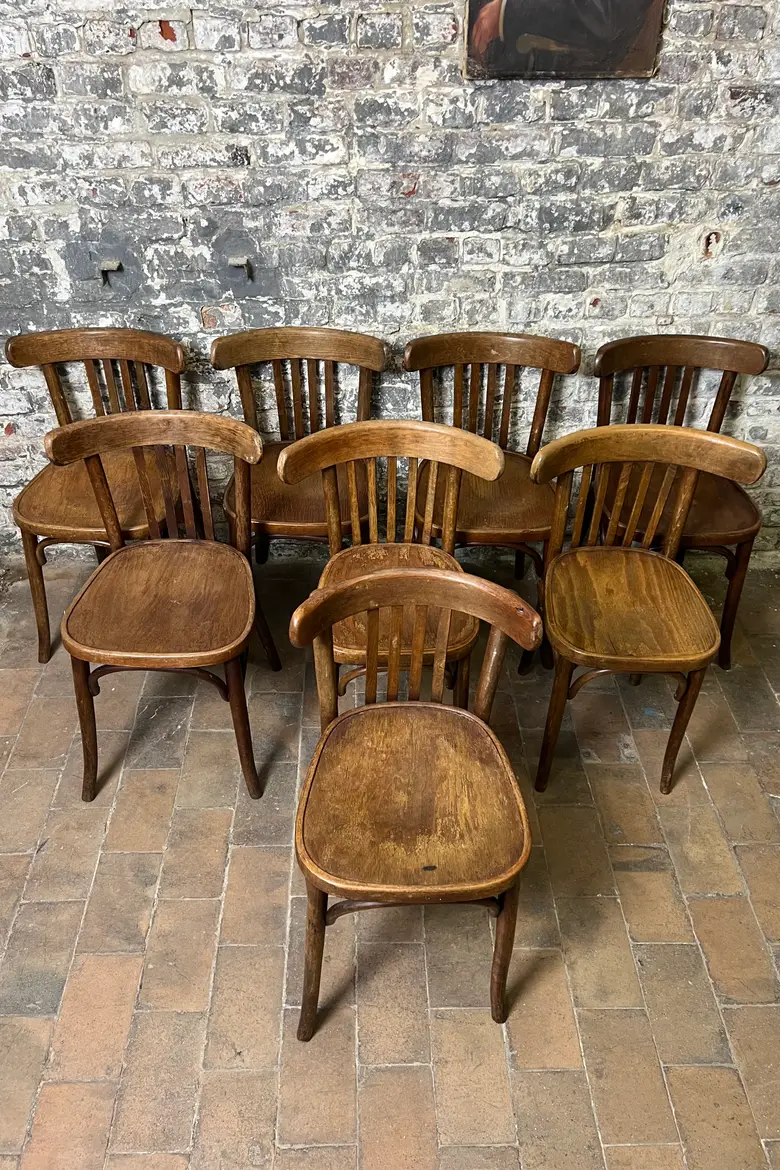 Série de huit chaises bistrot
