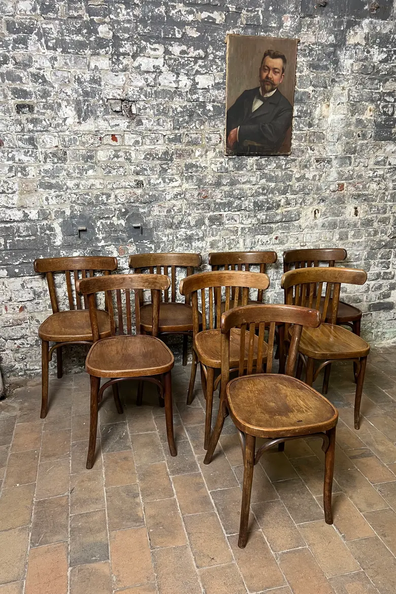 Série de huit chaises bistrot