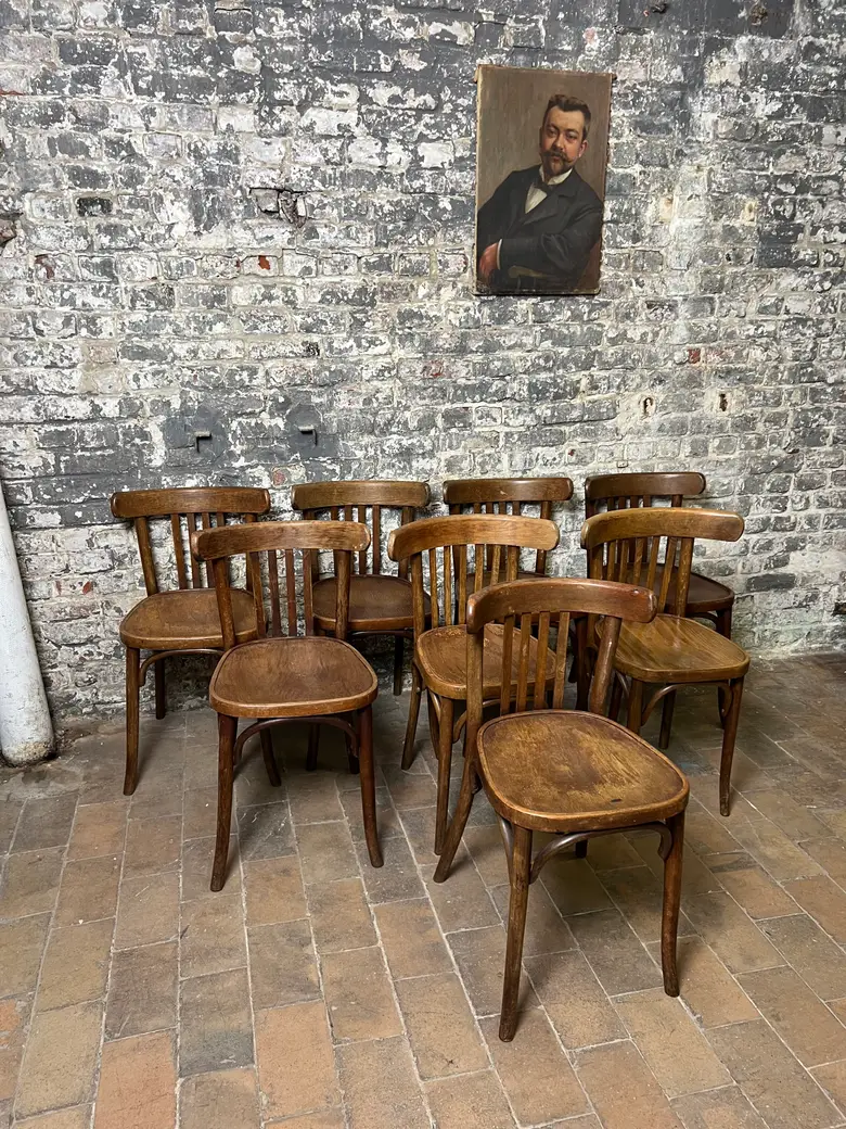 Série de huit chaises bistrot