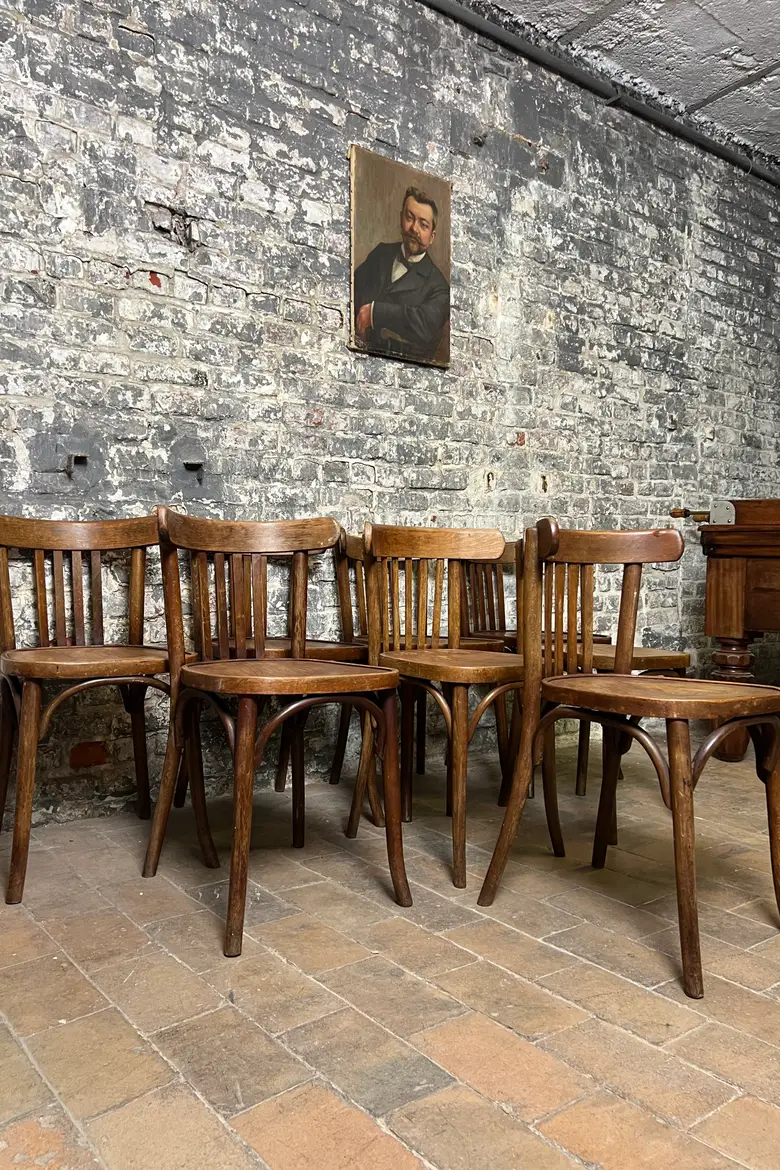 Série de huit chaises bistrot
