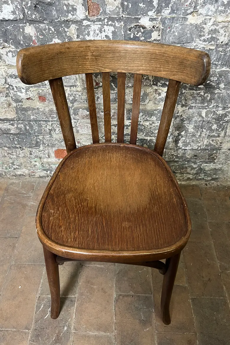 Série de huit chaises bistrot