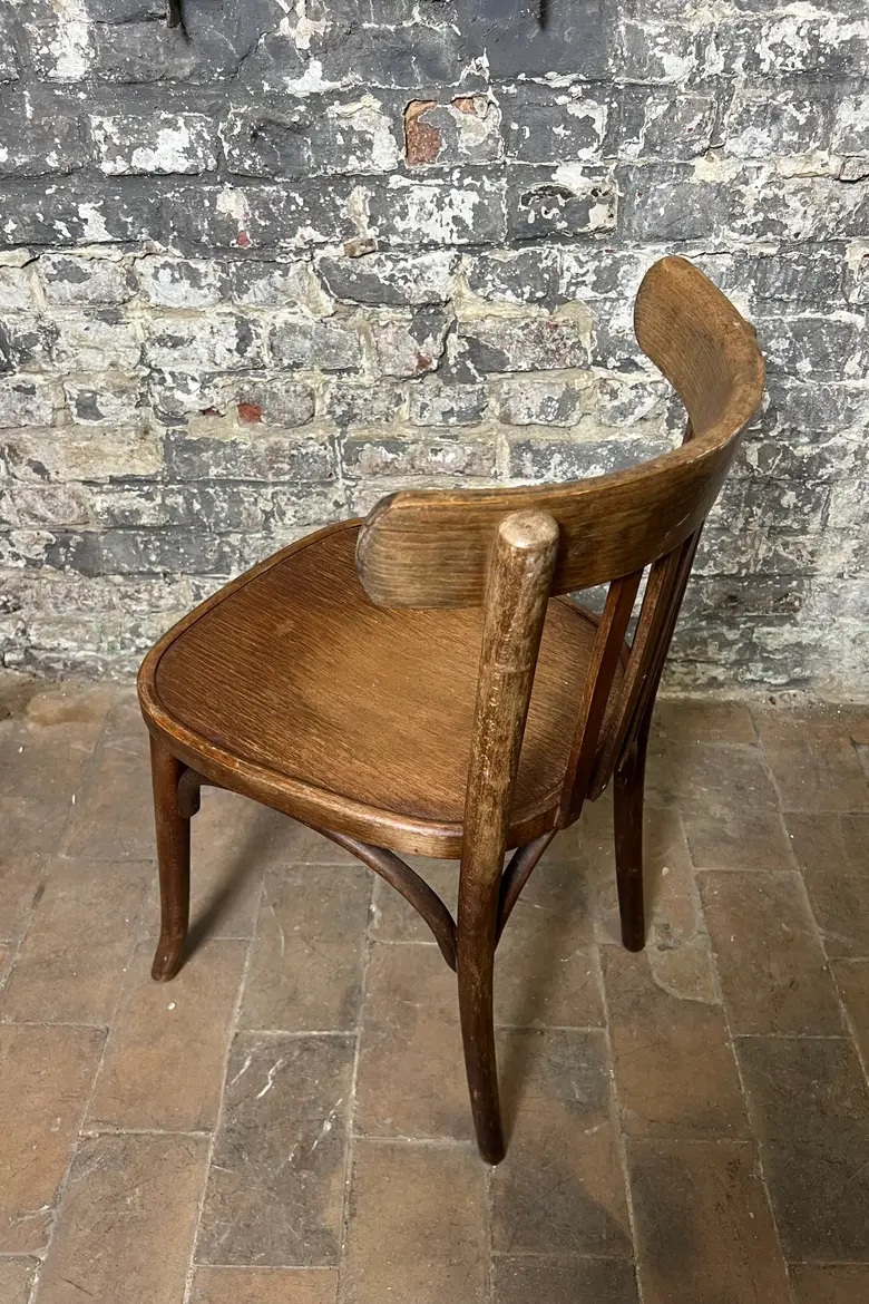 Série de huit chaises bistrot