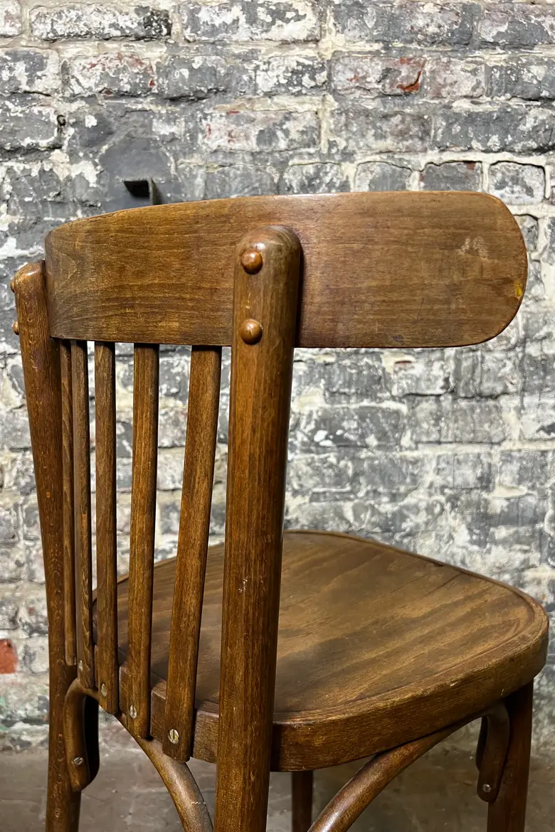 Série de huit chaises bistrot