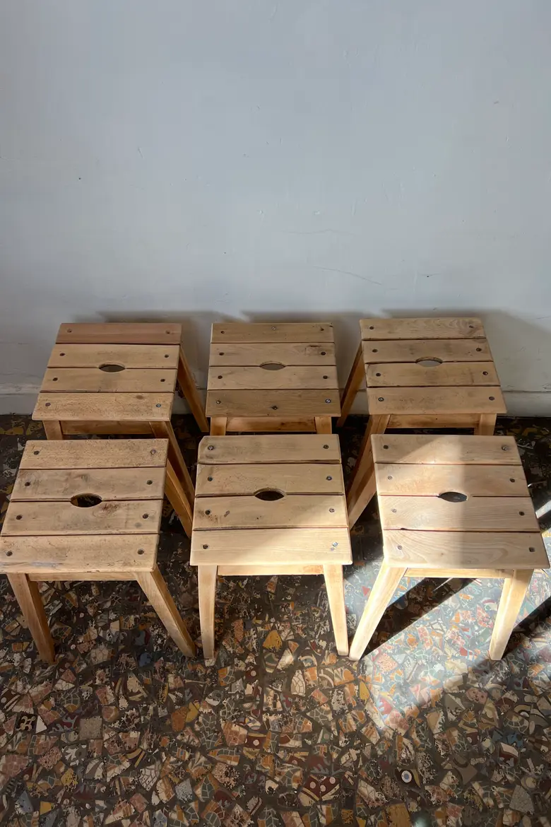 Série de tabourets en hêtre